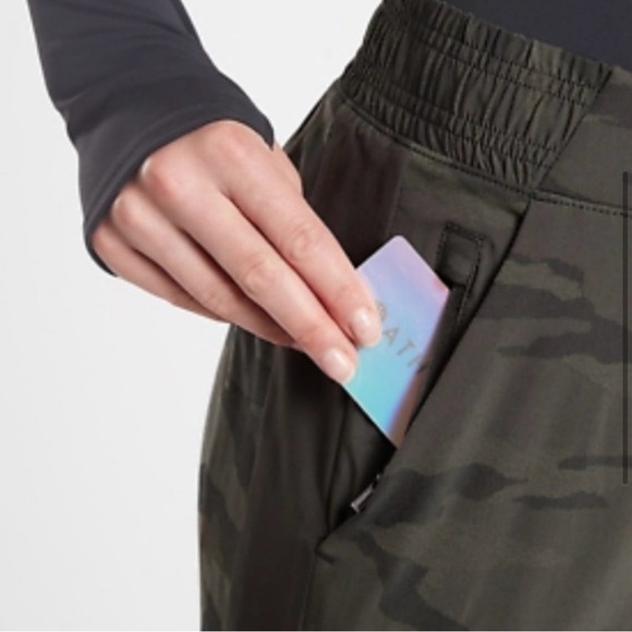 Athleta Brooklyn Textured Lined Lux Jogger Olive Camo Athleisure Gorpcore Size 8 - Picture 3 of 16